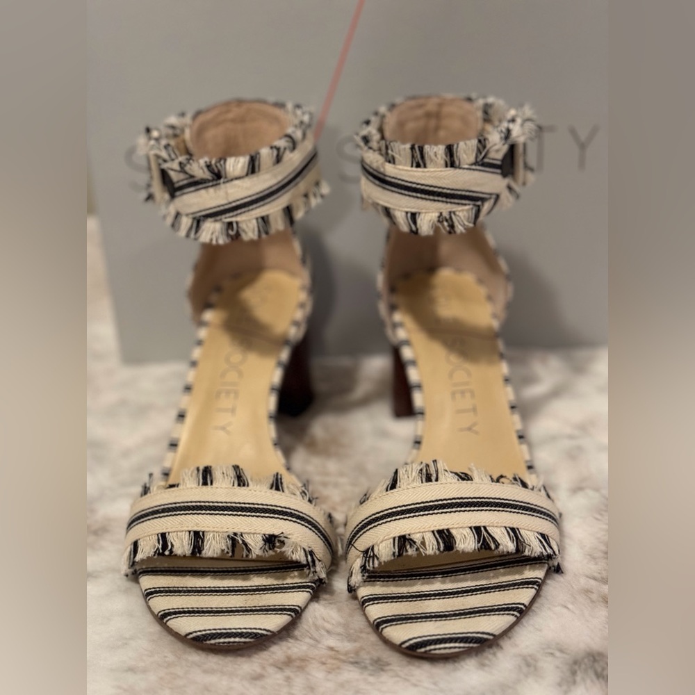 Sole Society SO-Helgah Fringe detailed Ankle Strap Sandal Size 7.5 - Picture 4 of 7